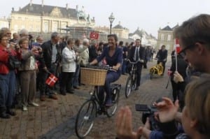 Δανία: Βουλευτές με ποδήλατα και Φόρος Λίπους
