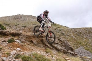 Η αδρεναλίνη στα ύψη στο 1o  HELMOS TOP DOWNHILL RACE ...