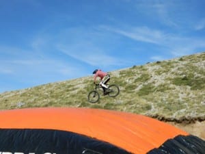 Η αδρεναλίνη στα ύψη στο 1o  HELMOS TOP DOWNHILL RACE ...