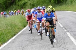 Ο Matej Mohoric κερδίζει το stage 10 του Giro d'Italia, καθώς ο Esteban Chaves χάνει 25 λεπτά