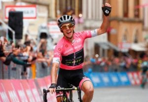 Giro d'Italia: Ο Yates κερδίζει πάλι στο Osimo!