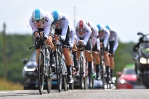 Η Team Sky κυριαρχεί στην ομαδική χρονομέτρηση του Critérium du Dauphiné για να φέρει πίσω την κίτρινη φανέλα τον Michal Kwiatkowski