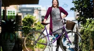 Νέα Ζηλανδία: Υπουργός πήγε στο νοσοκομείο να γεννήσει με ποδήλατο!