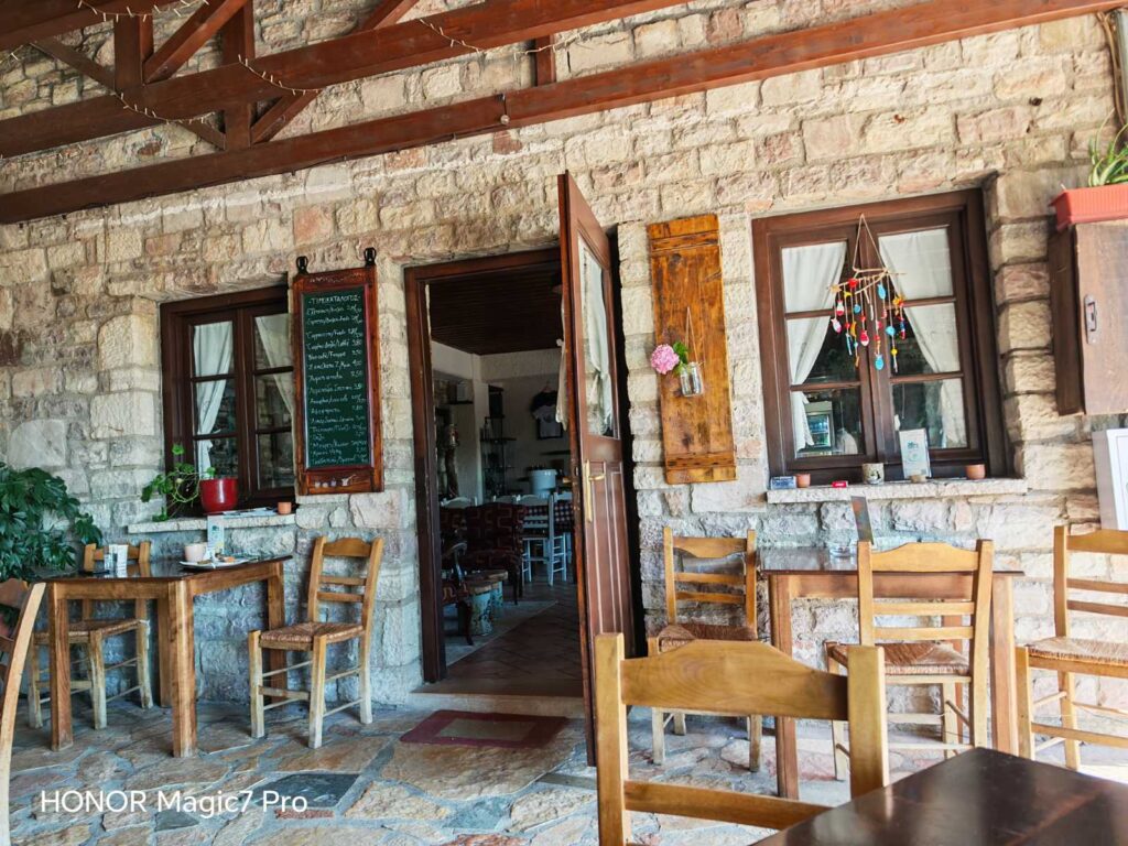 Το μαγαζάκι «Τριανταφυλλιά» στο Αργυρό Πηγάδι